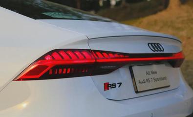 智能電動(dòng)行李箱與RS7的跨界之旅 當(dāng)性能巔峰邂逅出行革新