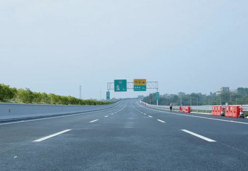 通車倒計(jì)時(shí) 粵西這條高速公路路面工程已完工