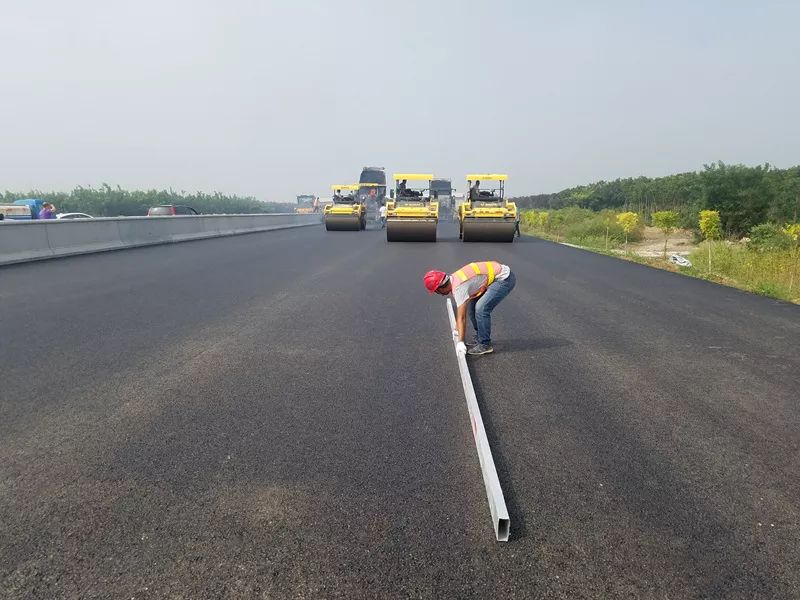 唐廊高速公路路面工程全部完工_施工