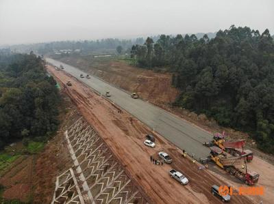成宜高速眉山段路面工程全面啟動，區域交通迎來新篇章